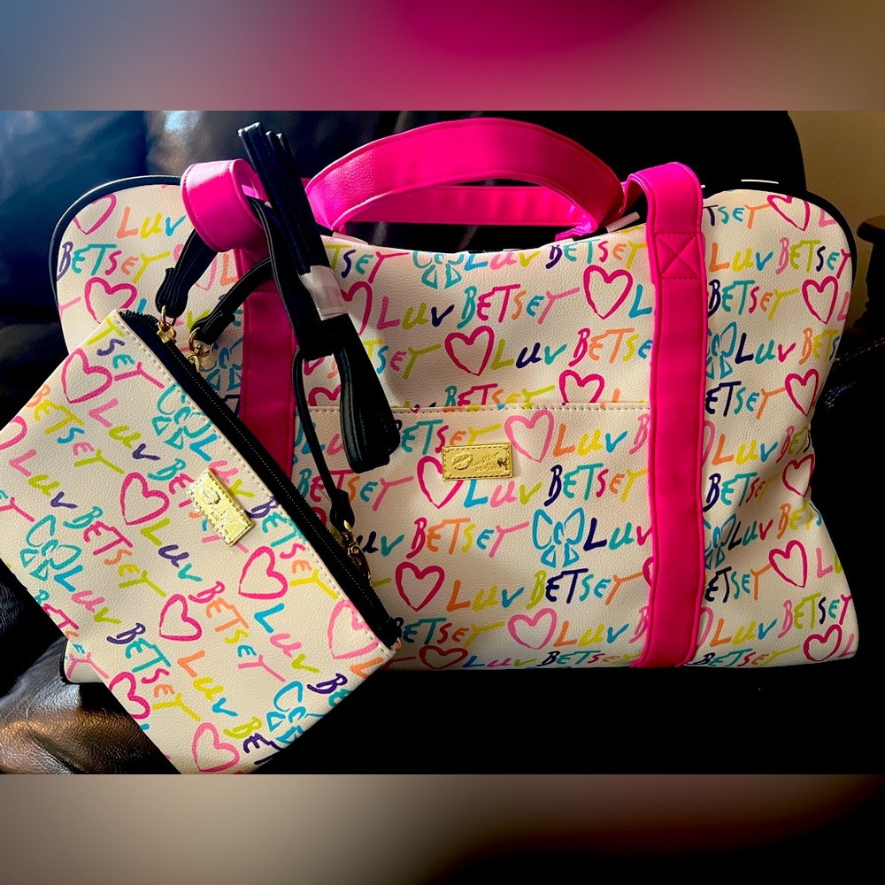 Betsey Johnson Weekender bag w/crossbody NWOT